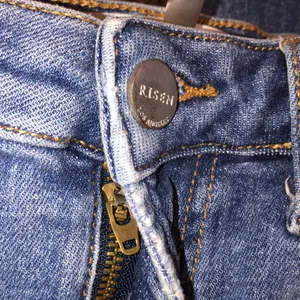 RISEN jeans size 3/26 distressed thumbnail 2
