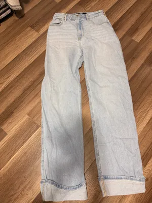 Hollister High-Rise Straight Jeans thumbnail 4