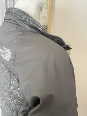 The North Face Catawissa Floral Embroidered Quilted Puffer Jacket Women’s Small thumbnail 7