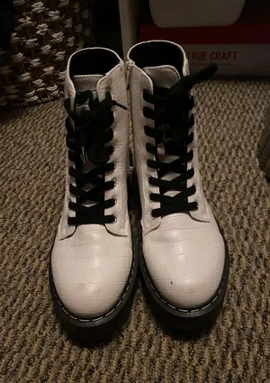 White Leather Boots Size 8 thumbnail 2