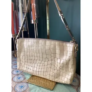 Banana‎ Republic Cream Croc Embossed Leather Baguette Shoulder Bag Gold Hardware thumbnail 3