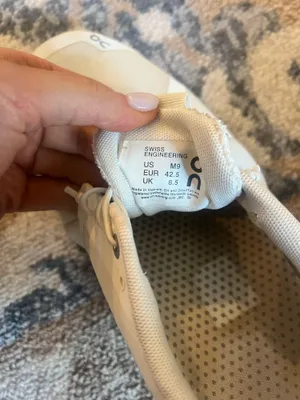 On Cloud Sneakers thumbnail 4