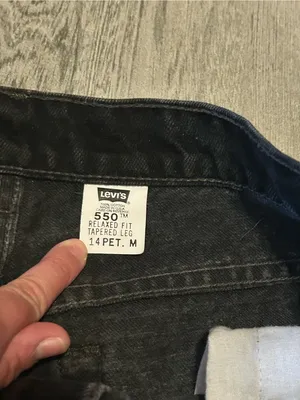 Levis 550 Black relaxed fit tapered leg Jeans size 14 petite thumbnail 6