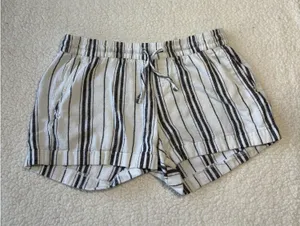 Old Navy High-Waisted Striped Linen-Blend Shorts White Black Medium Boho Beach thumbnail 1