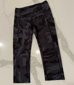Lululemon Fast & Free High Rise Crop Leggings Women’s 6 Gray Camo Reflective Gym thumbnail 2