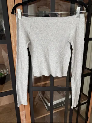 Brandy Melville crop John Galt Mayson Off-The-Shoulder Long Sleeve Top ribbed thumbnail 2