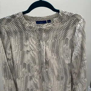 Apt. 9 Black and White Abstract Patterned Blouse thumbnail 4