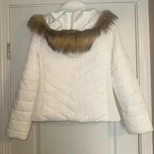 Love tree white quilted puffer zip up jacket with fit hood. Never worn thumbnail 2