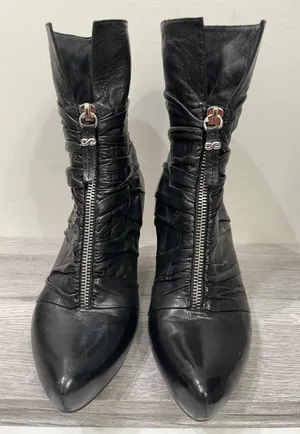 Earthies Montera Black‎ Leather Ruched Front Zip Ankle Boots Womens 7B Booties thumbnail 1