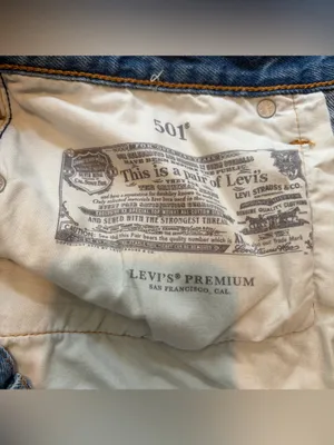 Levi’s 501 Boyfriend Straight Distressed Jeans. Medium Wash. Size: 30. thumbnail 8