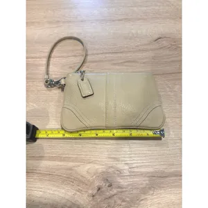 Coach Soho Oatmeal Pebbled Leather Wristlet Zip‎ Pouch Buff Silver Hardware thumbnail 6