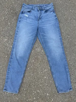 American Eagle Mom Straight Distressed Jeans Medium Wash Stretch‎ Size 4 Regular thumbnail 1
