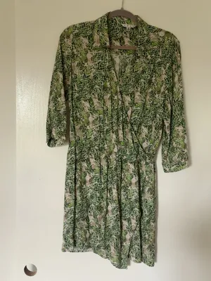 CAbi Green Tropical Print Surplice Dress Size S thumbnail 2