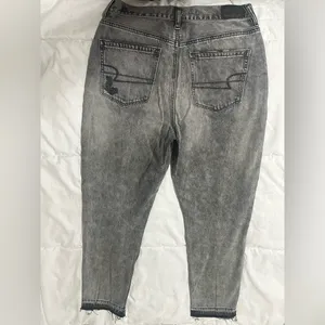 American Eagle Distressed Mom Jeans Size 6 Short thumbnail 2