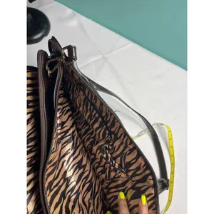 Stylish Zebra-Print‎ Crossbody Bag thumbnail 4