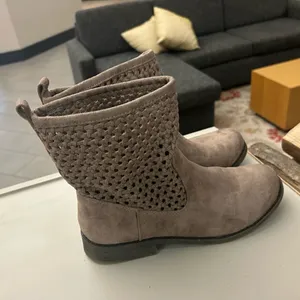Booties Stylish Women's Taupe Ankle Booties 10 MUDD Excellent shape thumbnail 2