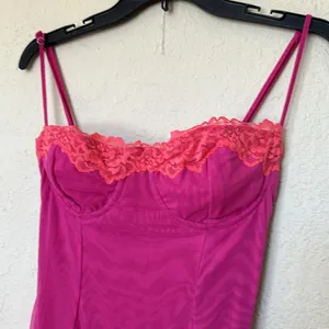 HOUSE OF CB 'Aiza'‎ Raspberry Lace Trimmed Maxi Dress NWOT size XS thumbnail 5