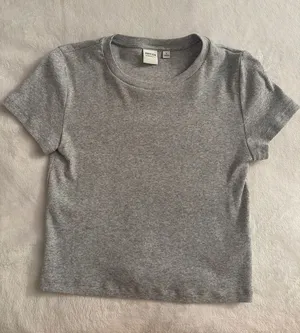 Aritzia grey crop top  thumbnail 1
