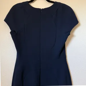 Black Halo Jackie O Sheath Dress Navy Blue Textured Crepe Size 8 2583984 thumbnail 5