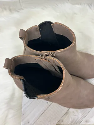Naturalizer Madalynn Gore Water Repellent Bootie Size 9.5 thumbnail 2