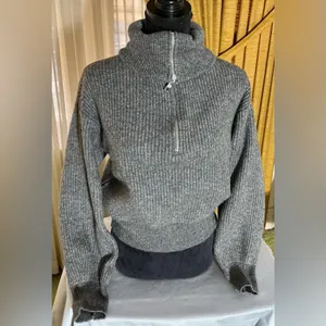 Modern STEVE MADDEN sweater 💖 thumbnail 3