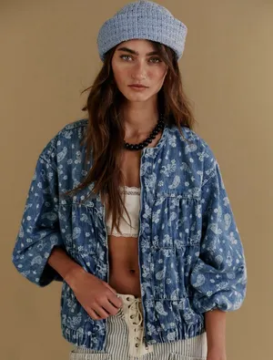 Free People We The Free Layla Printed Denim Jacket in Blue Fog Size Large EUC Worn Once! 💙💙💙 thumbnail 1