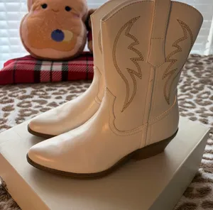 White No Boundaries Western Boots thumbnail 2