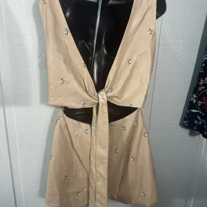Avec Les Filles' Tan Sleeveless Faux Leather Romper Size Large NWT thumbnail 5