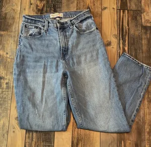 Abercrombie Ultra High-Rise Straight 90s Curve Love Jeans thumbnail 1