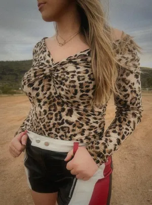 Leopard Print V thumbnail 3