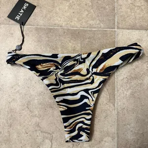 NWT- SKATIE One-Shoulder Bikini Set in Abstract Print thumbnail 3