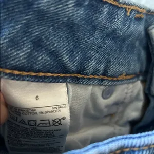 Old Navy Classic Blue Jean Shorts thumbnail 5