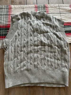 Forever 21 Cropped Sweater Vest thumbnail 2