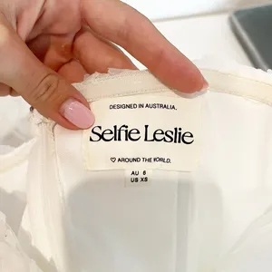 Selfie Leslie In Paris Embellished Strapless Rosette Mini Dress White XS thumbnail 3