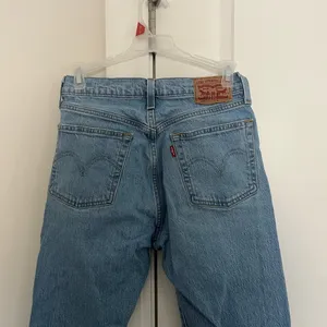 Levi's 501 Mid Wash Straight Legged Women’s Jeans with Button Up Fly thumbnail 7