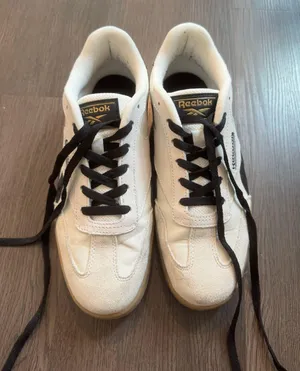 Reebok White and Black thumbnail 1