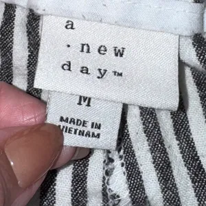A New Day Linen Striped Elastic-Waist Women’s Shorts - Black & White thumbnail 9