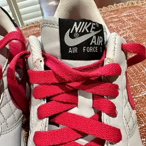 Vintage Nike Air Force 1 Quilted Pink Sneakers Size 8 thumbnail 5