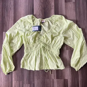 UNIVERSAL THREAD Puff long-sleeve tie front blouse Lime Green thumbnail 1