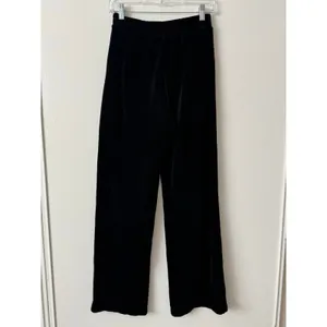 Alo Yoga S Chenille High-Waist Wide Leg Chalet Pant in Black thumbnail 6