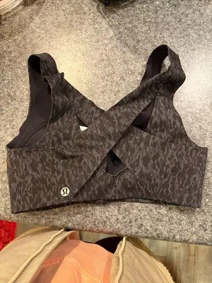 Lululemon bra  thumbnail 3