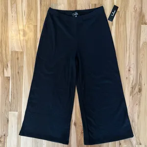 NWT Lulus Ribbed Cropped Flare Pant Black Medium thumbnail 1