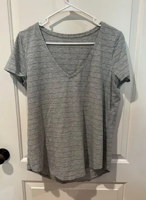 Lululemon Tee thumbnail 1