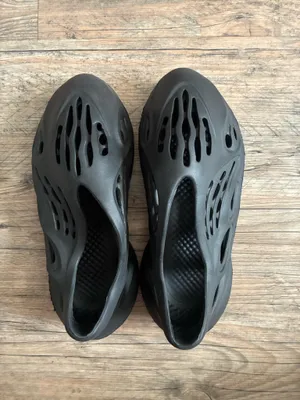 Unisex Casual Slip-On Foam Clog in Black thumbnail 2