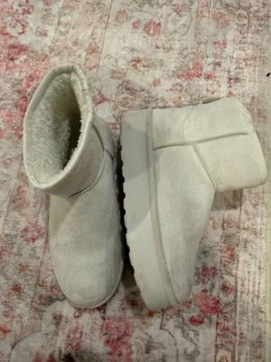 White platform winter boots Size 7.5 thumbnail 1