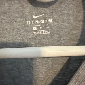 Nike States crop top t-shirt sz M thumbnail 2