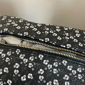 NWT‎ Steve Madden Black and White Floral Cosmetic Bag thumbnail 3