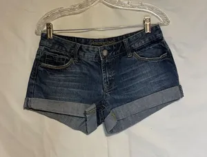 American Eagle Womans Low Rise Y2K Cuffed Jean Shorts Indie Sleaze Size 4 thumbnail 1