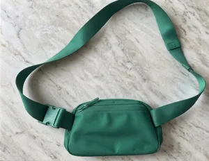 Lululemon Everywhere Belt Bag 1L - Emerald / Kelly Green thumbnail 2