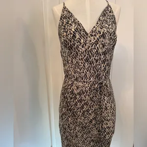 Lulu's Neutral Snake-Print Maxi Dress tie waist SZ S low back thumbnail 3
